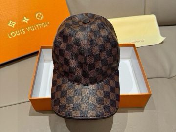 LOUIS VUITTON Caps