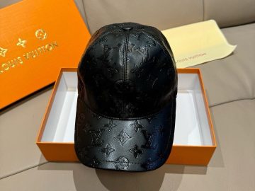 LOUIS VUITTON Caps