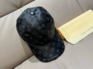 LOUIS VUITTON Caps