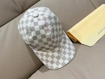 LOUIS VUITTON Caps