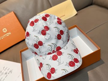 LOUIS VUITTON Caps