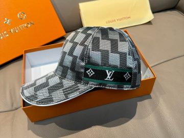 LOUIS VUITTON Caps