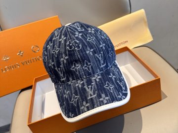 LOUIS VUITTON Caps