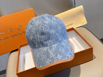 LOUIS VUITTON Caps