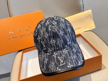 LOUIS VUITTON Caps
