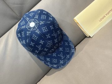 LOUIS VUITTON Caps