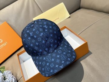 LOUIS VUITTON Caps