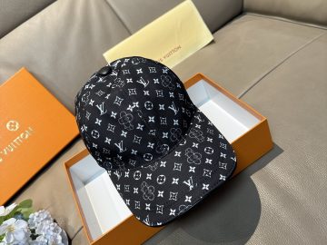 LOUIS VUITTON Caps