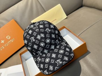 LOUIS VUITTON Caps