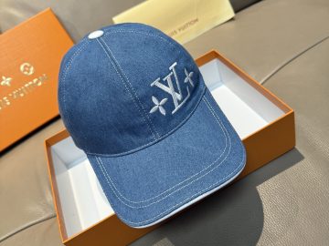LOUIS VUITTON Caps