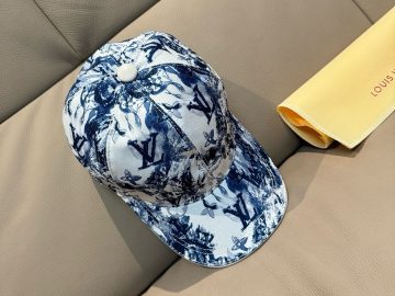 LOUIS VUITTON Caps