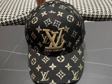 LOUIS VUITTON Caps