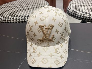 LOUIS VUITTON Caps