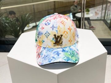 LOUIS VUITTON Caps