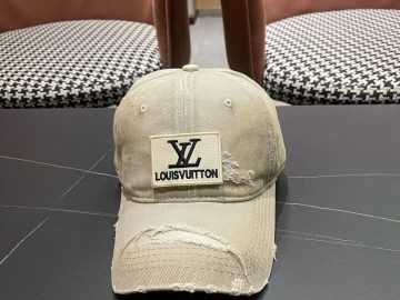 LOUIS VUITTON Caps