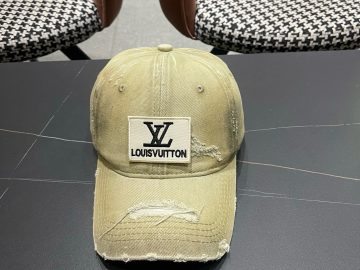 LOUIS VUITTON Caps