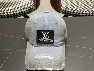LOUIS VUITTON Caps