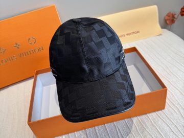 LOUIS VUITTON Caps