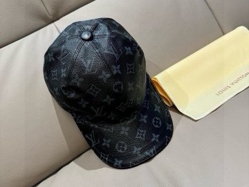 LOUIS VUITTON Caps