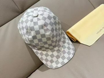 LOUIS VUITTON Caps