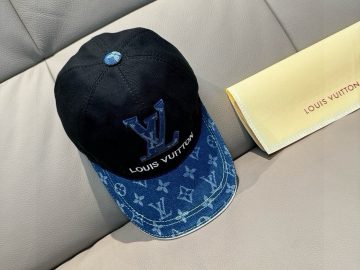 LOUIS VUITTON Caps