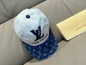 LOUIS VUITTON Caps