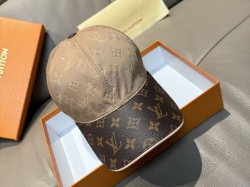 LOUIS VUITTON Caps