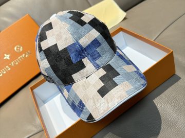 LOUIS VUITTON Caps