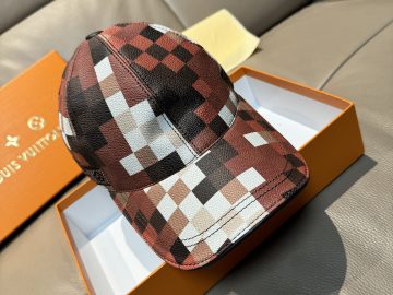 LOUIS VUITTON Caps