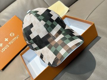 LOUIS VUITTON Caps