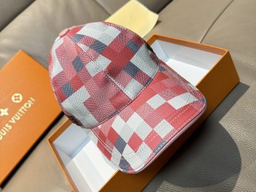 LOUIS VUITTON Caps