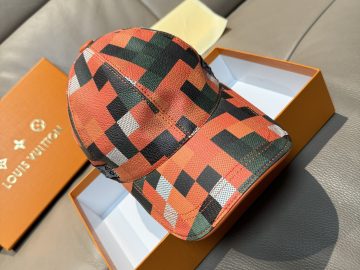 LOUIS VUITTON Caps