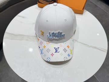 LOUIS VUITTON Caps