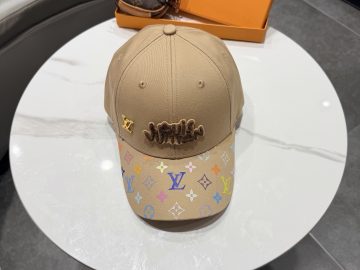LOUIS VUITTON Caps