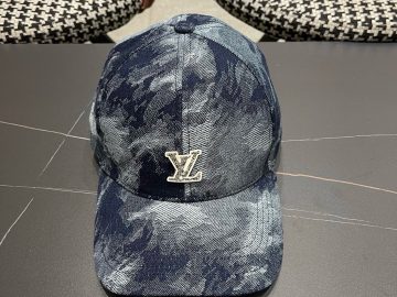 LOUIS VUITTON Caps