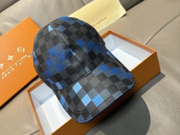 LOUIS VUITTON Caps