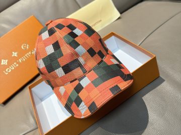 LOUIS VUITTON Caps