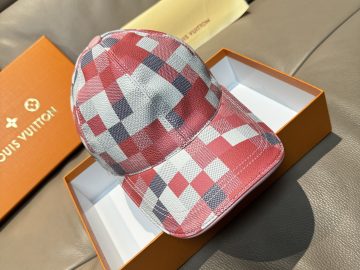 LOUIS VUITTON Caps
