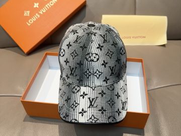 LOUIS VUITTON Caps