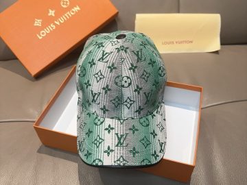 LOUIS VUITTON Caps