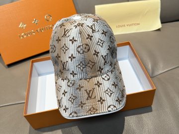 LOUIS VUITTON Caps