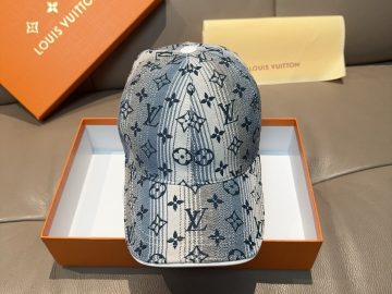 LOUIS VUITTON Caps