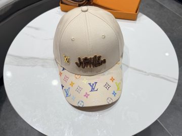 LOUIS VUITTON Caps
