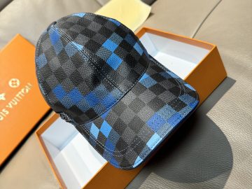 LOUIS VUITTON Caps