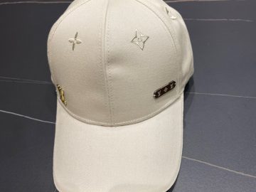 LOUIS VUITTON Caps