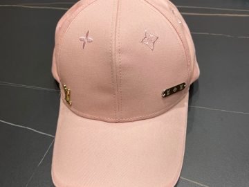 LOUIS VUITTON Caps