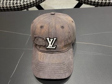 LOUIS VUITTON Caps