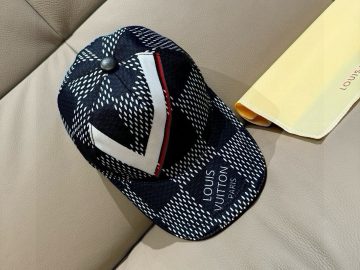 LOUIS VUITTON Caps