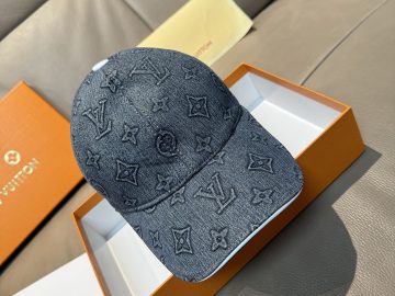 LOUIS VUITTON Caps