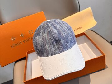 LOUIS VUITTON Caps